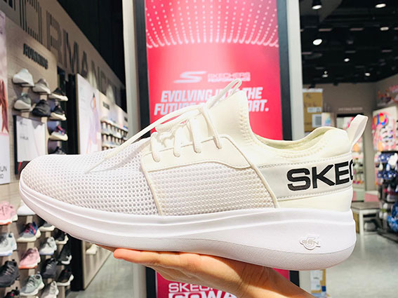 skechers terminal 21